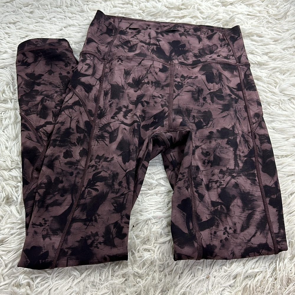 Lululemon In Movement Tight 25" *Everlux Mini Dusk Floral Antique Bark Black